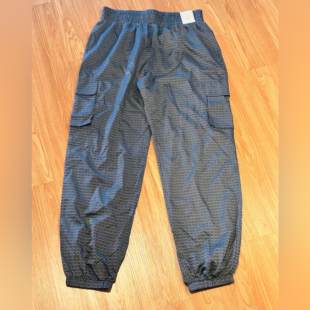 NWOT Forever 21 Mid-Rise Cargo Jogger